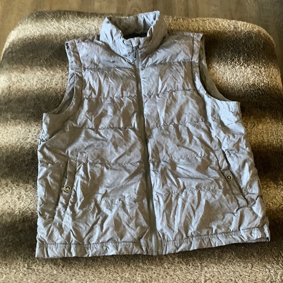 32 degrees puffer vest size Lg. - Picture 1 of 3